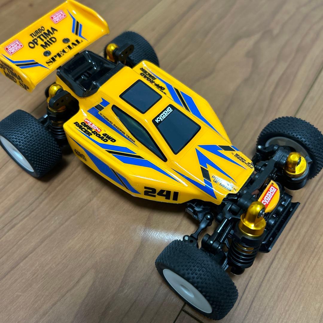 タカクワツトム