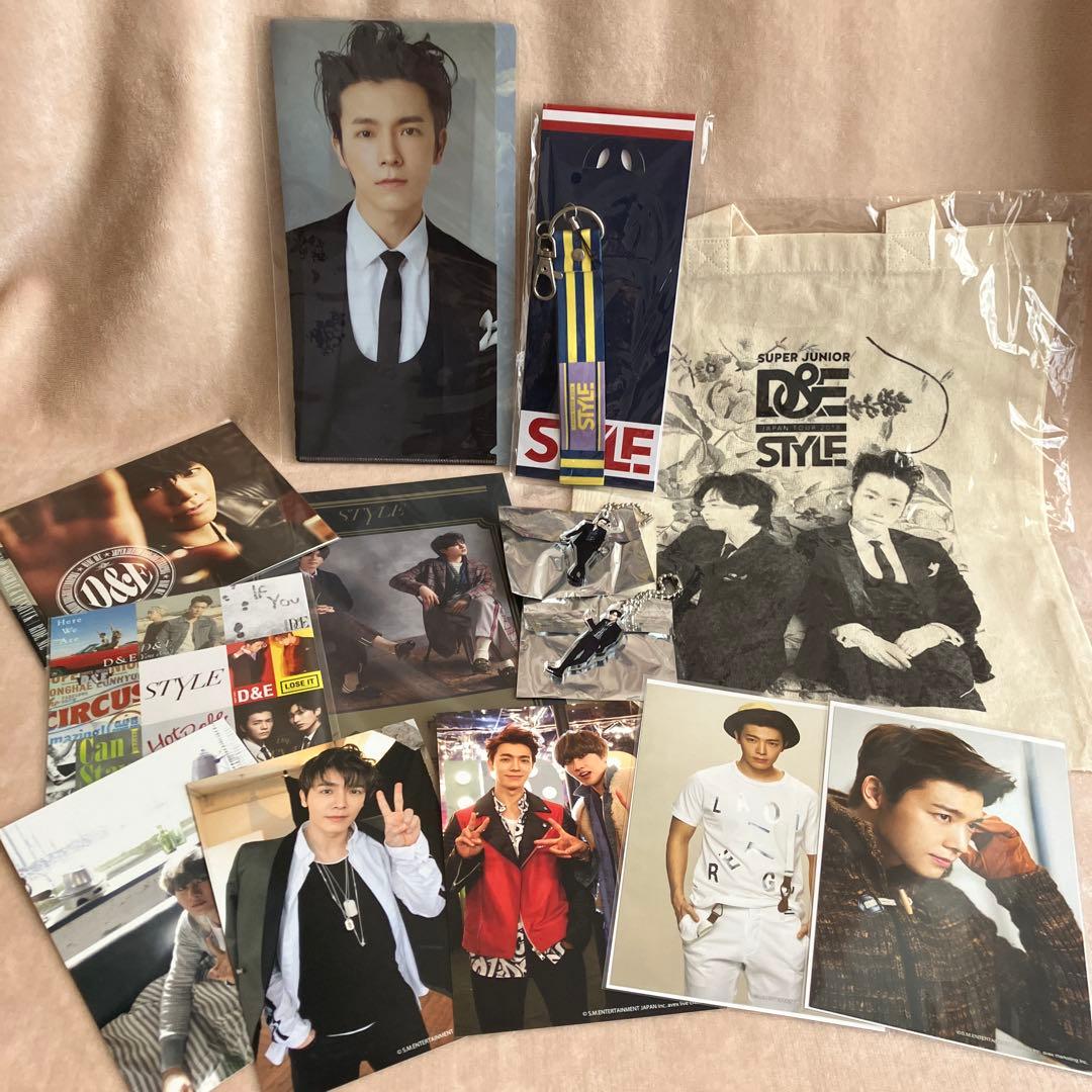 ウネのCDやグッズ、ウィンドブレーカー等