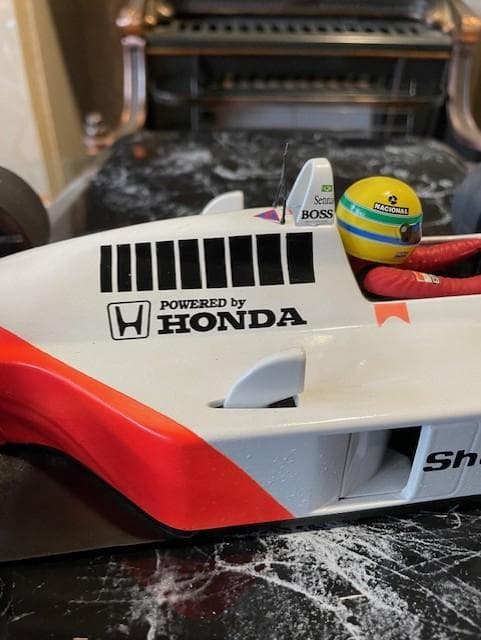 ロボット McLaren MP4/4 Ayrton Senna 1988