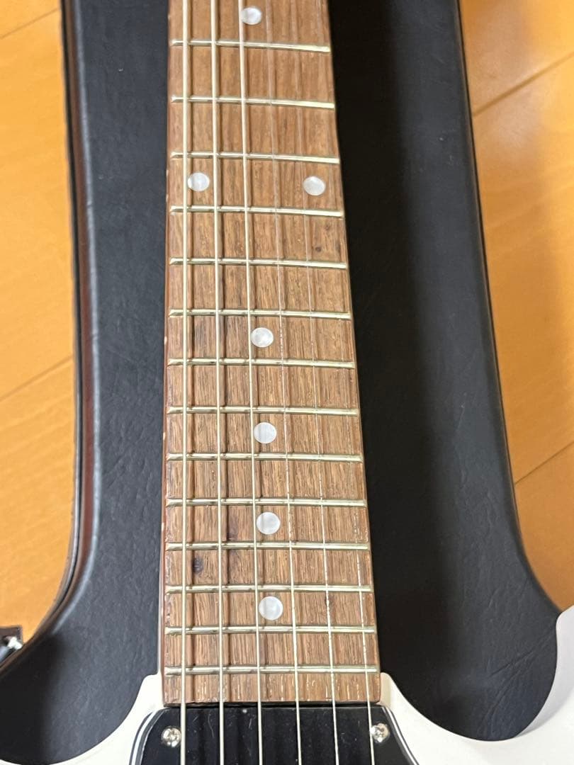 エピフォン YungBlud SG Junior Classic White