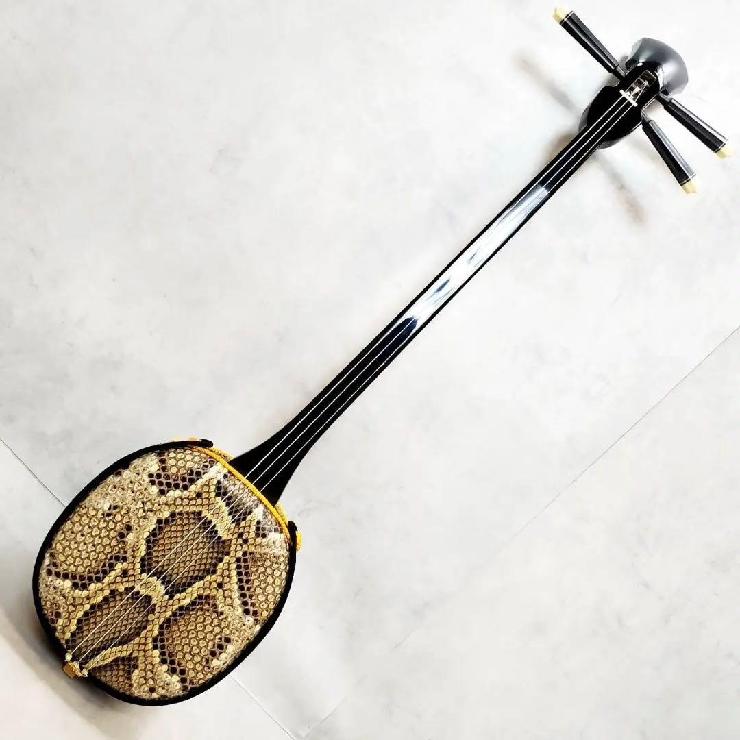 【極美品・すぐ始められる】沖縄三線 本蛇皮張り 付属品多数 初心者セット