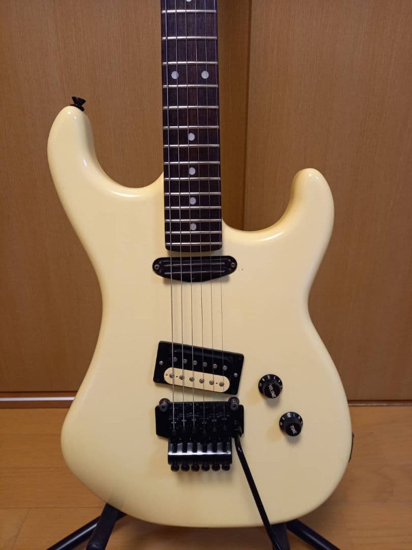 【ジャンク品】KRAMER エレキギター アイボリー