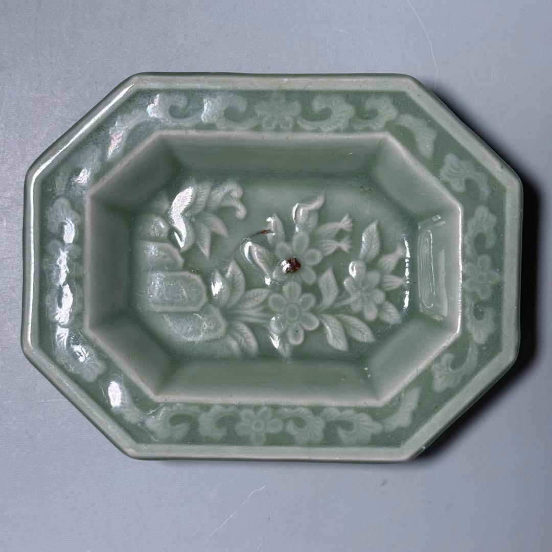 三田青磁　陽刻草花文八角皿　五点　江戸後期　古美術　骨董　希少