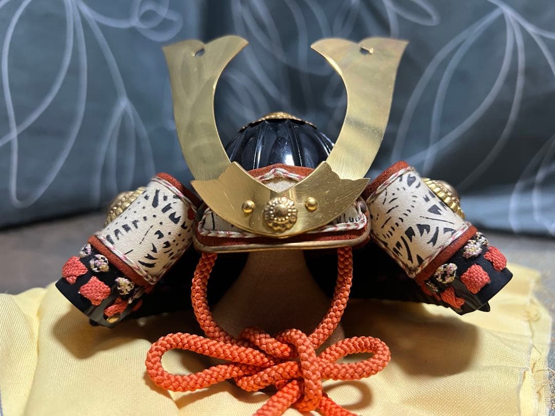 甲冑師 加藤一冑 大円山黒塗筋兜 佐々木盛綱 戦国武将 兜 置物