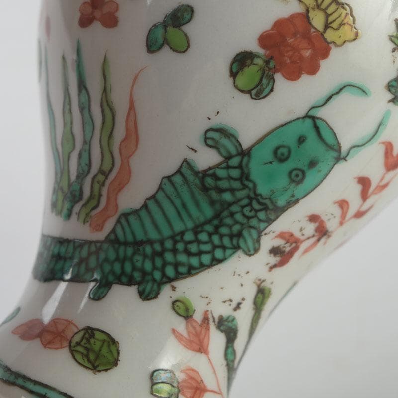 中国　大明嘉靖年製　赤絵　魚藻文　蓋壷　Z　8620