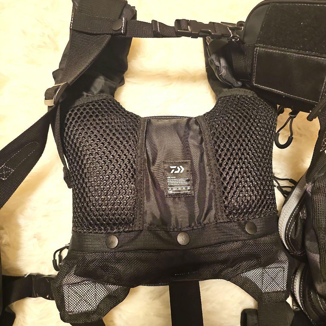【超極美品】ダイワ ベンチクールゲームベストIV フリー DF-6109