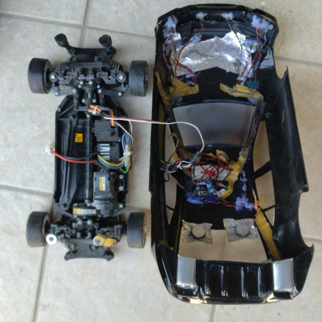 パトカー LEXUSラジコンタミヤTT-02