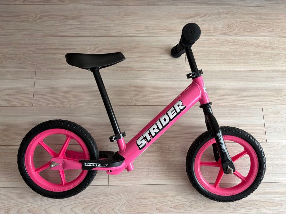 ストライダースポーツモデル 12インチ ピンク