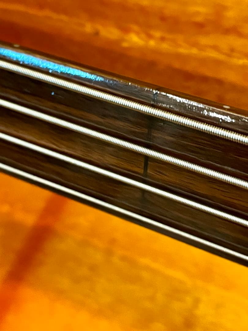 DeliciousTaylormade フレットレスジャズベース　　　　チーク材