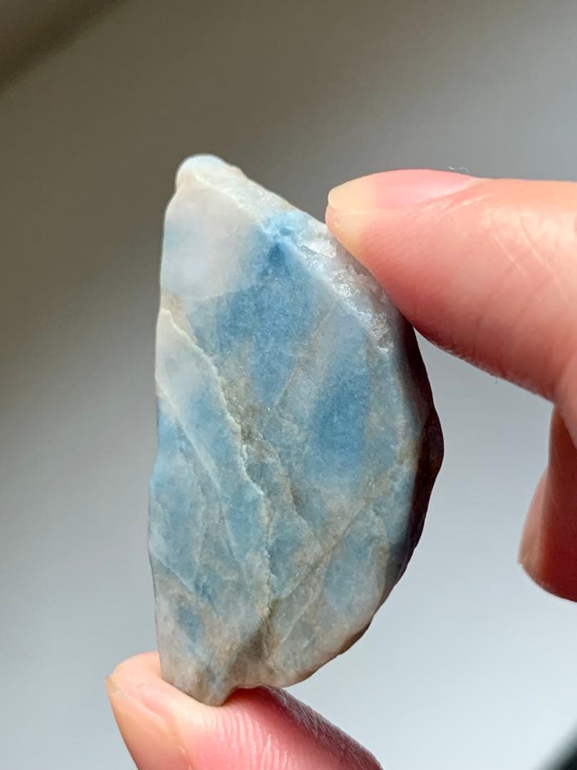 上質入りコン沢原石　糸魚川翡翠　ひすい　糸魚川ヒスイ　国産鉱物　水石　根付　勾玉