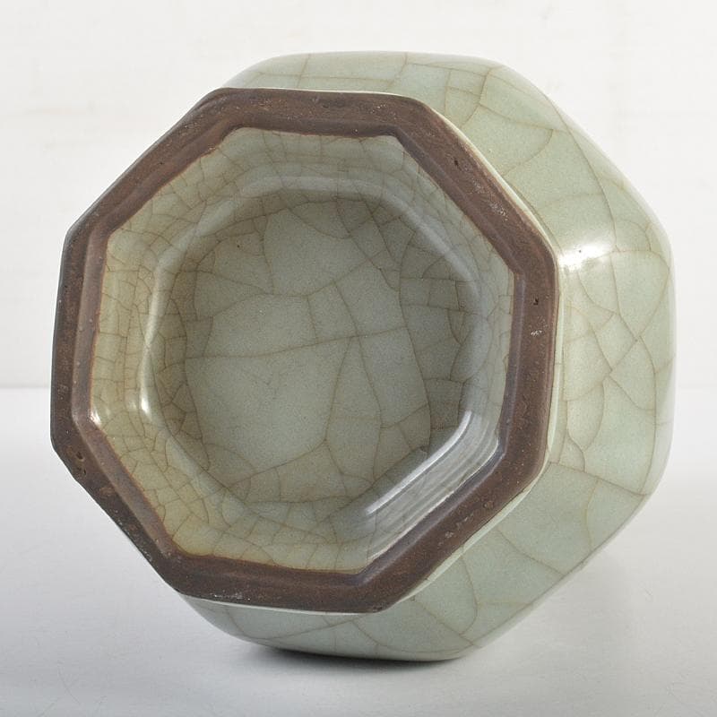 中国　汝窯　青磁　金絲鉄線　氷裂文　八角面取貫耳瓶　C　7395E