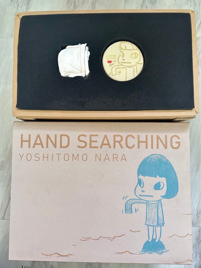 奈良美智 Hand Searching, Executed in 2017.