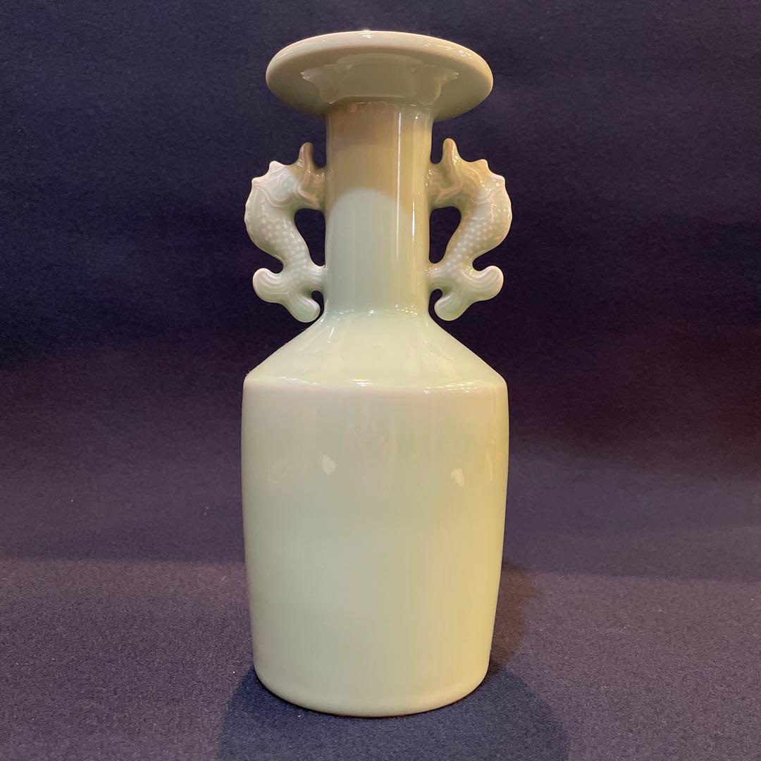 「平戸焼」青磁 【横石 嘉助】(作)の『鯱耳(シャチミミ)花瓶』共箱※美品　花入