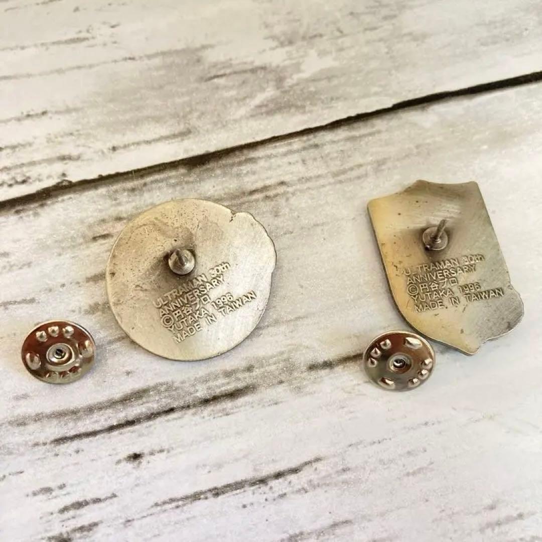 ウルトラマン　限定品　30周年　ピンバッジ