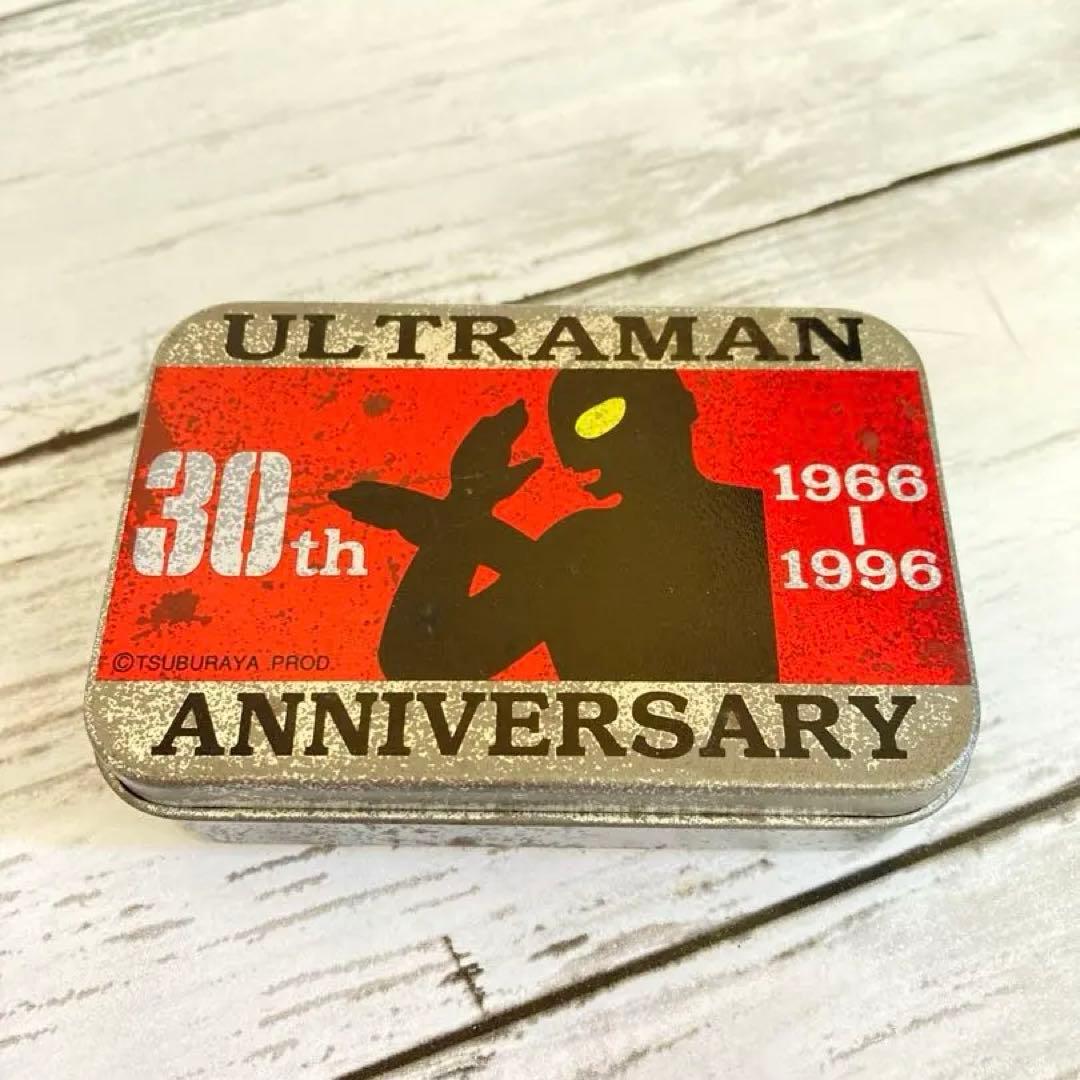 ウルトラマン　限定品　30周年　ピンバッジ