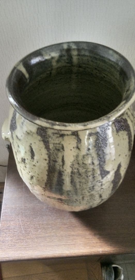 手作り陶器製花瓶 灰緑とクリーム