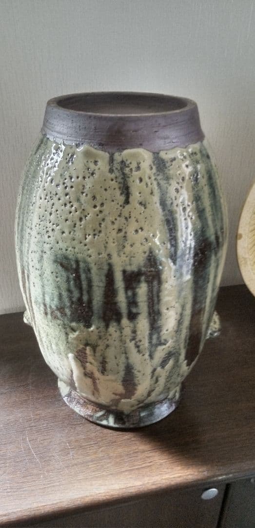 手作り陶器製花瓶 灰緑とクリーム