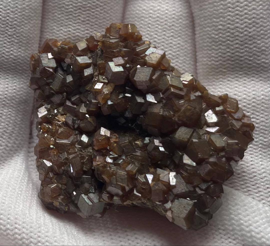 奈良県 川迫鉱山　レインボーガーネット 群晶 約33g