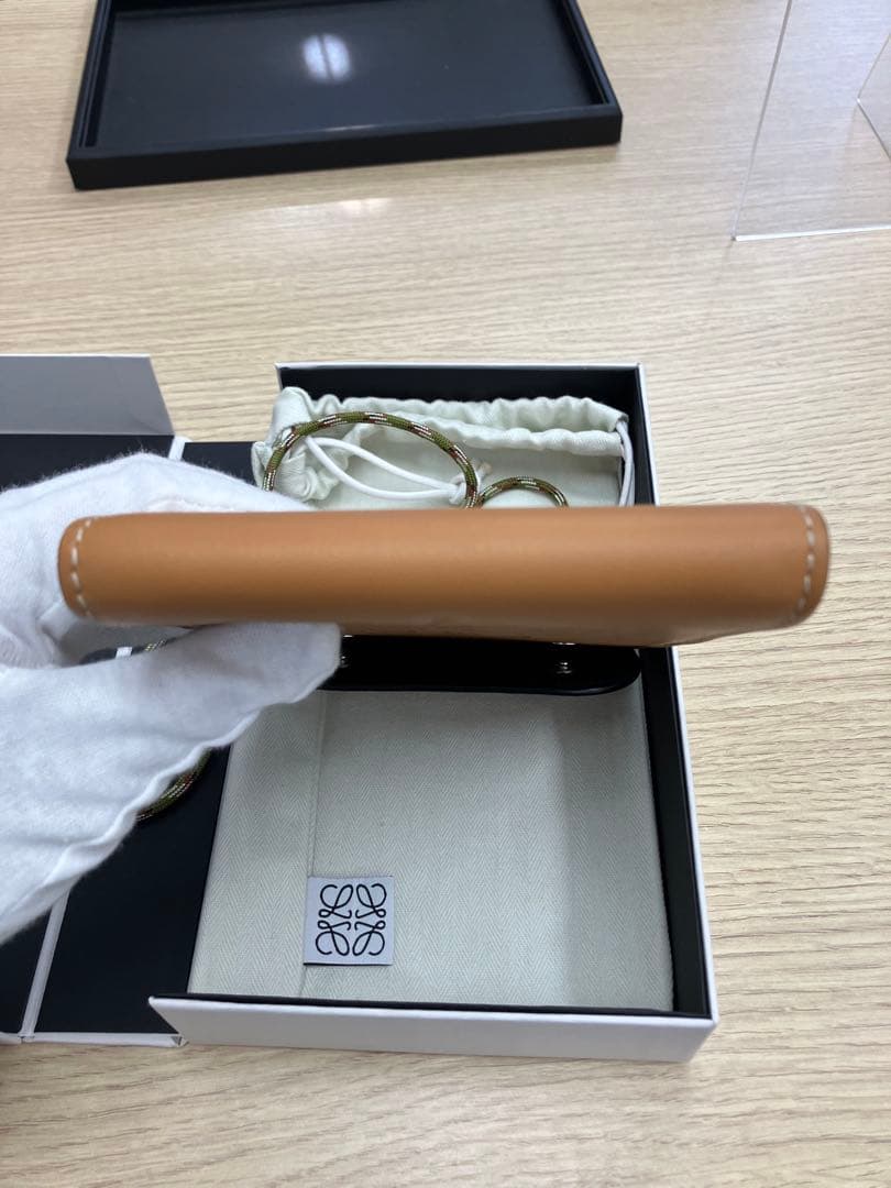 超美品　LOEWE　ネックポケット ベージュ （ロエベ）【タイムSL】