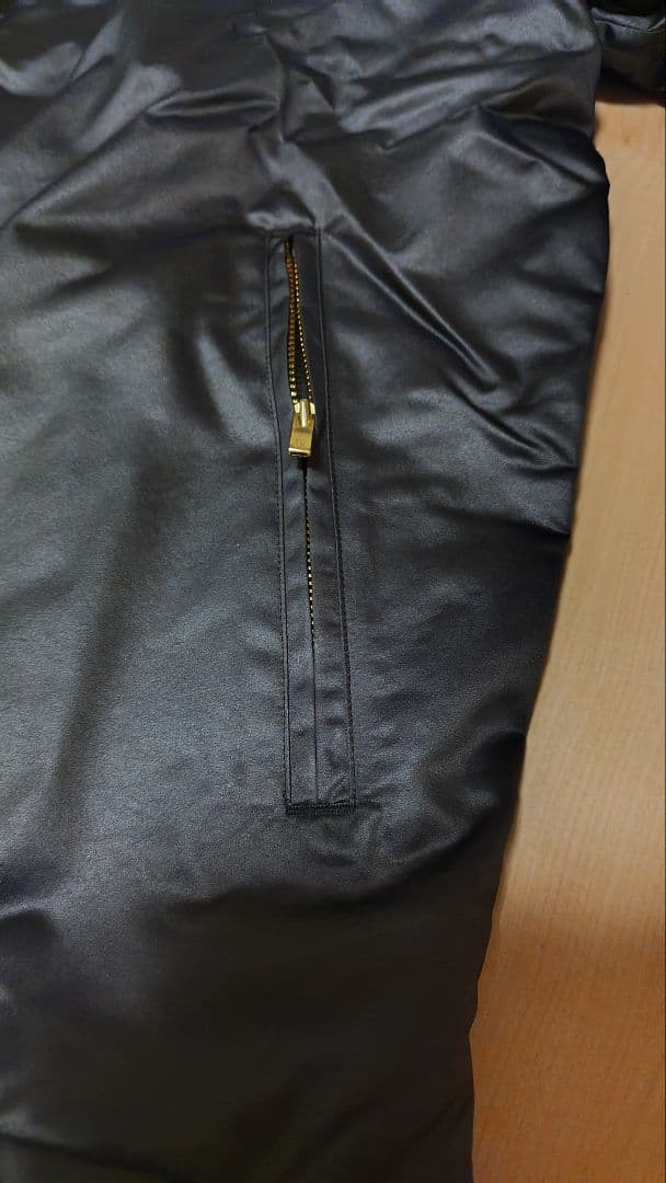 adidasウインドスーツセットアップ上下、光沢、ツヤL　 黒金