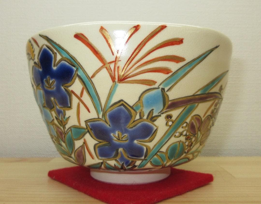 送料込【逢絢亭・新品】茶道具 茶碗 京焼 秋草の図 伊坂清香 紙箱入り