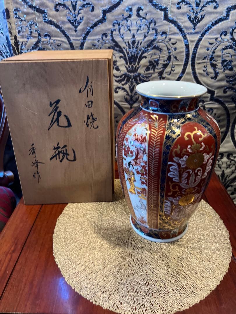 秀峰作 有田焼　花瓶　色絵金彩 美人図 壺 大花瓶 花器Traditional