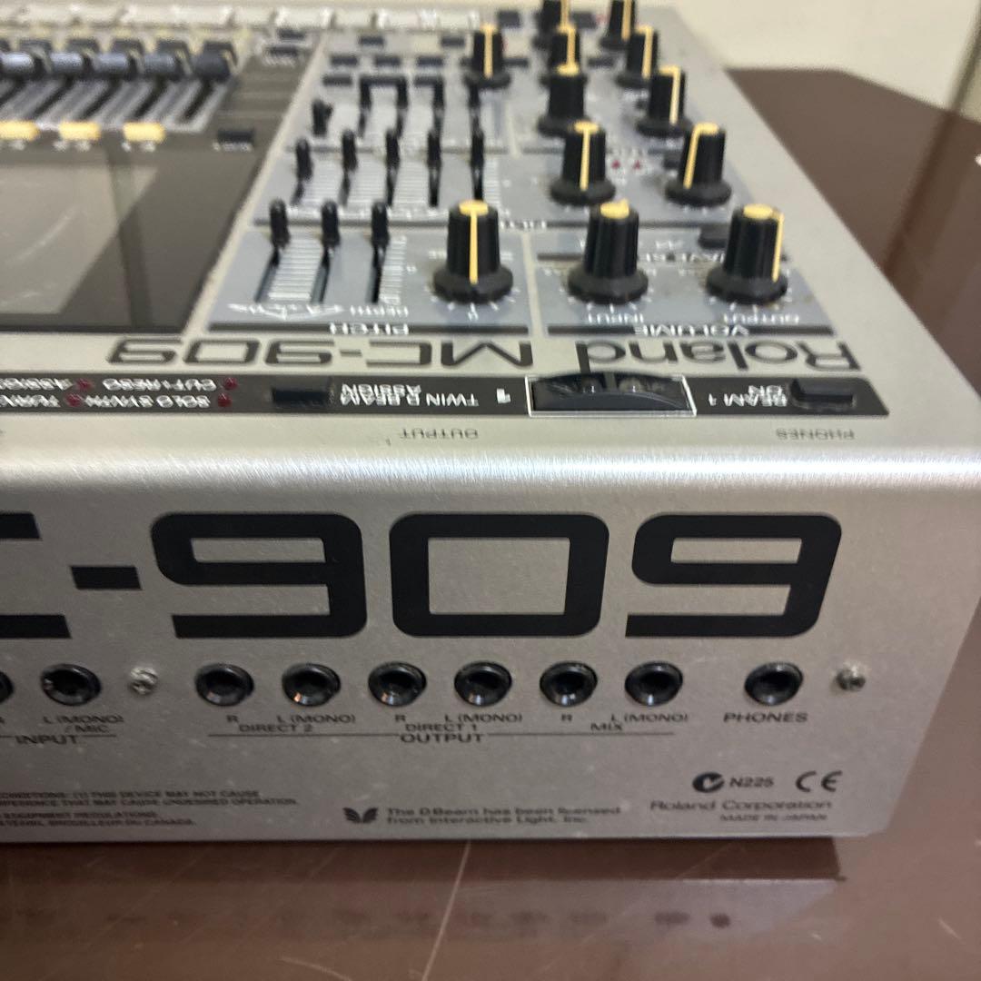 Roland MC-909 Groovebox サンプラー ケース付き