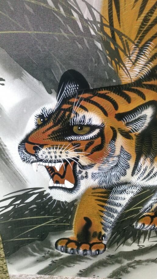 【最終値下】虎　箱付き　龍石作 掛軸