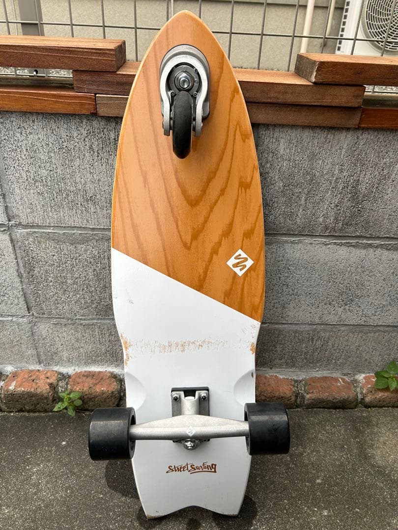 フィッシュテール スケートボード ブラック/ホワイト