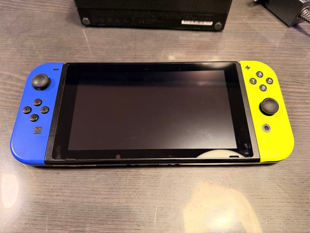 動作品 Nintendo Switch HAC-001 本体　ジョイコンx2