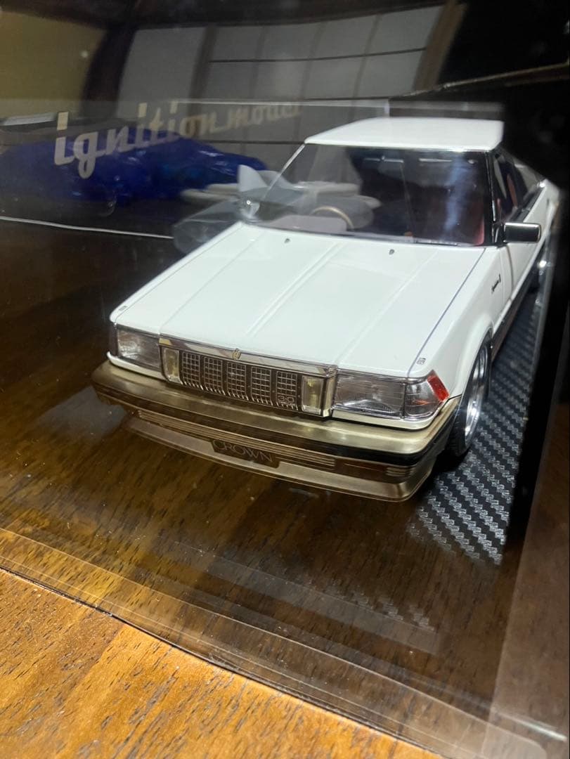 ignition model 120系クラウン 1/18スケール車