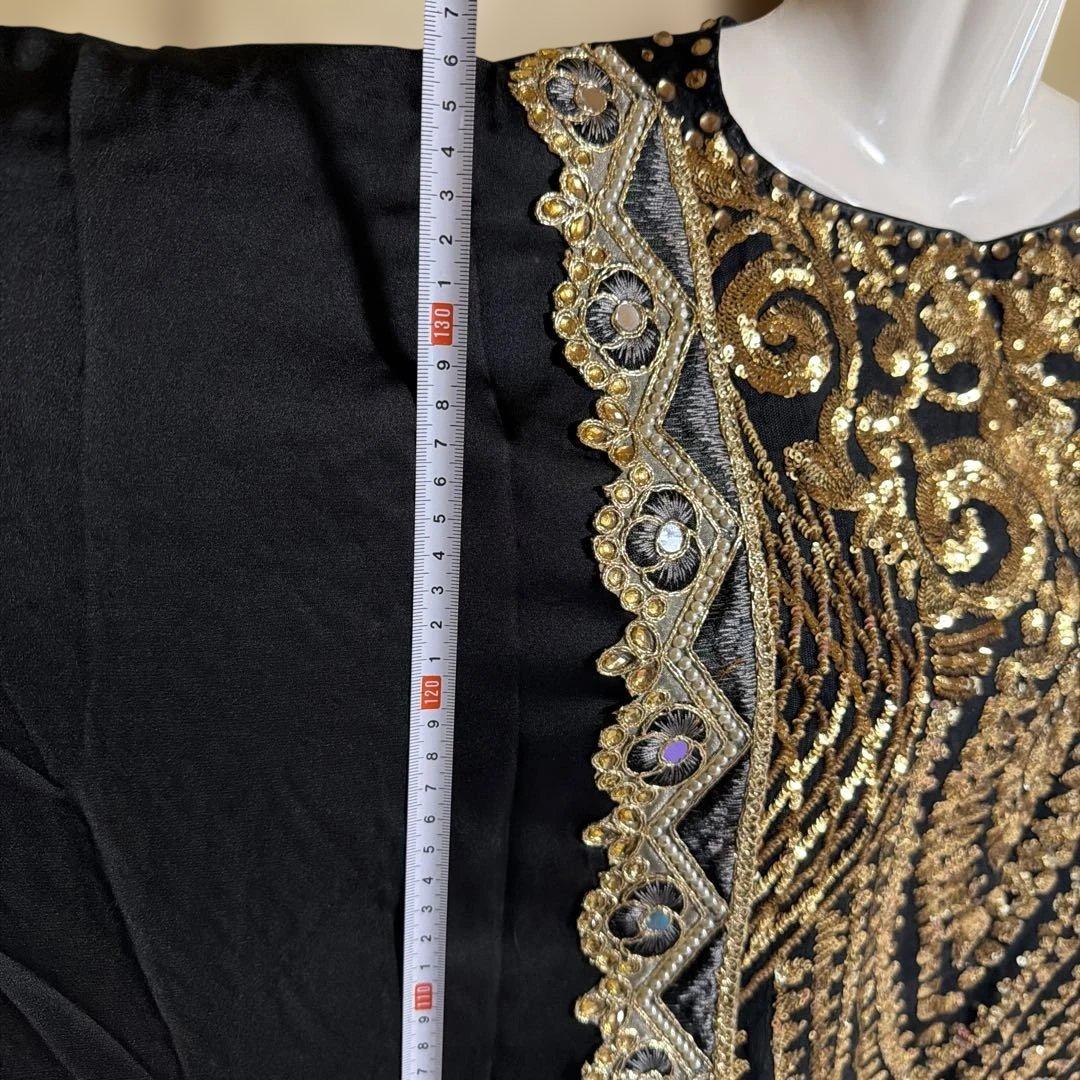 黒の金色刺繍カフタン