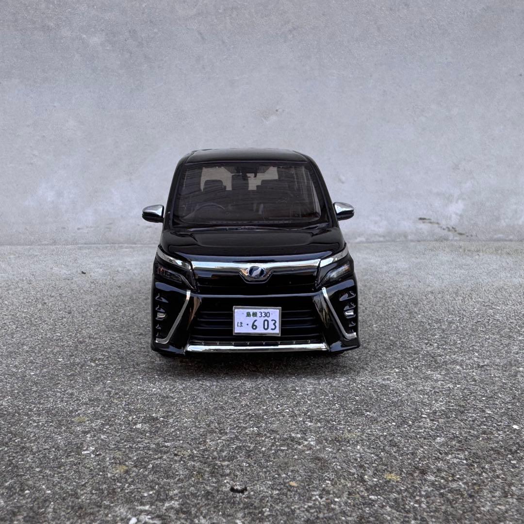 1/30 トヨタ 80 ヴォクシー 後期 カラーサンプル ミニカー