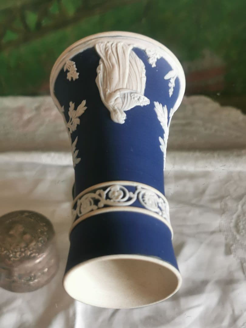 アンティーク英国 アダムスジャスパー カメオ技法 ラッパと供物の女性像のベース