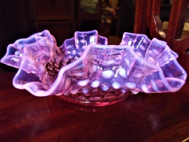 アメリカ　フェントン社　クランベリーオパールセント　ホブネイル ナッピーボウル