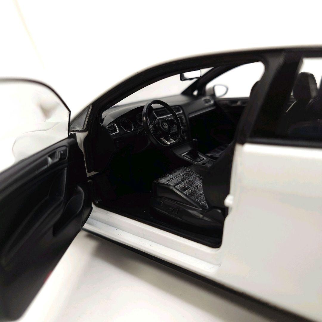 1/18　フォルクスワーゲン　ゴルフ７　GTI　ホワイト　ディーラー正規品