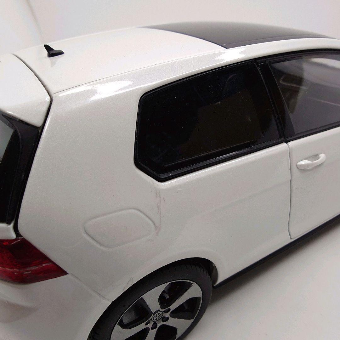 1/18　フォルクスワーゲン　ゴルフ７　GTI　ホワイト　ディーラー正規品