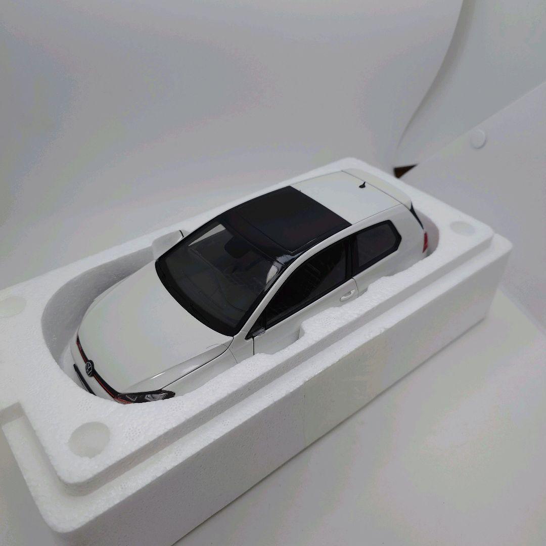 1/18　フォルクスワーゲン　ゴルフ７　GTI　ホワイト　ディーラー正規品
