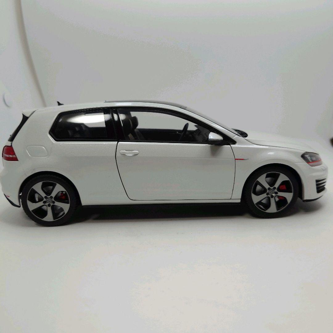 1/18　フォルクスワーゲン　ゴルフ７　GTI　ホワイト　ディーラー正規品