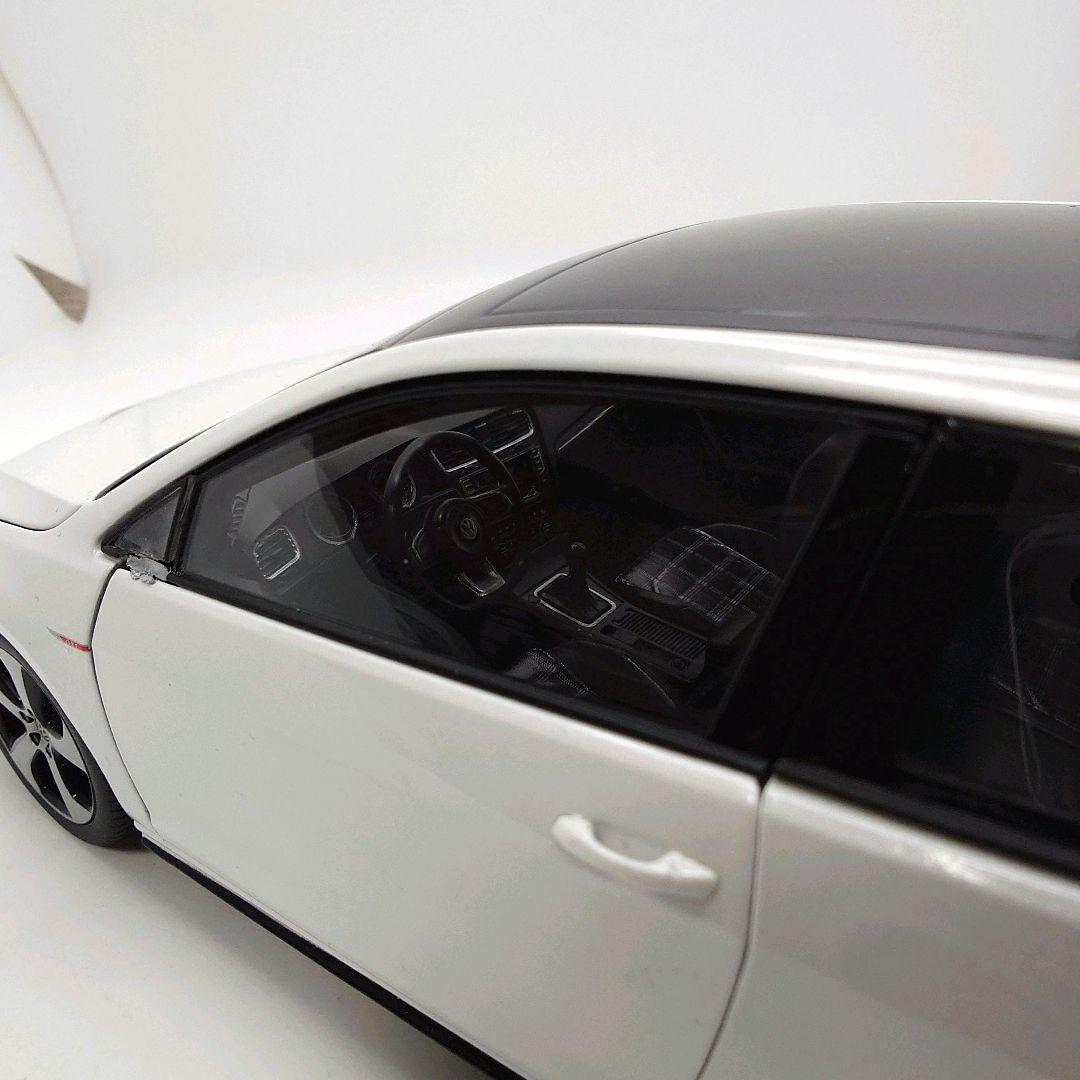 1/18　フォルクスワーゲン　ゴルフ７　GTI　ホワイト　ディーラー正規品