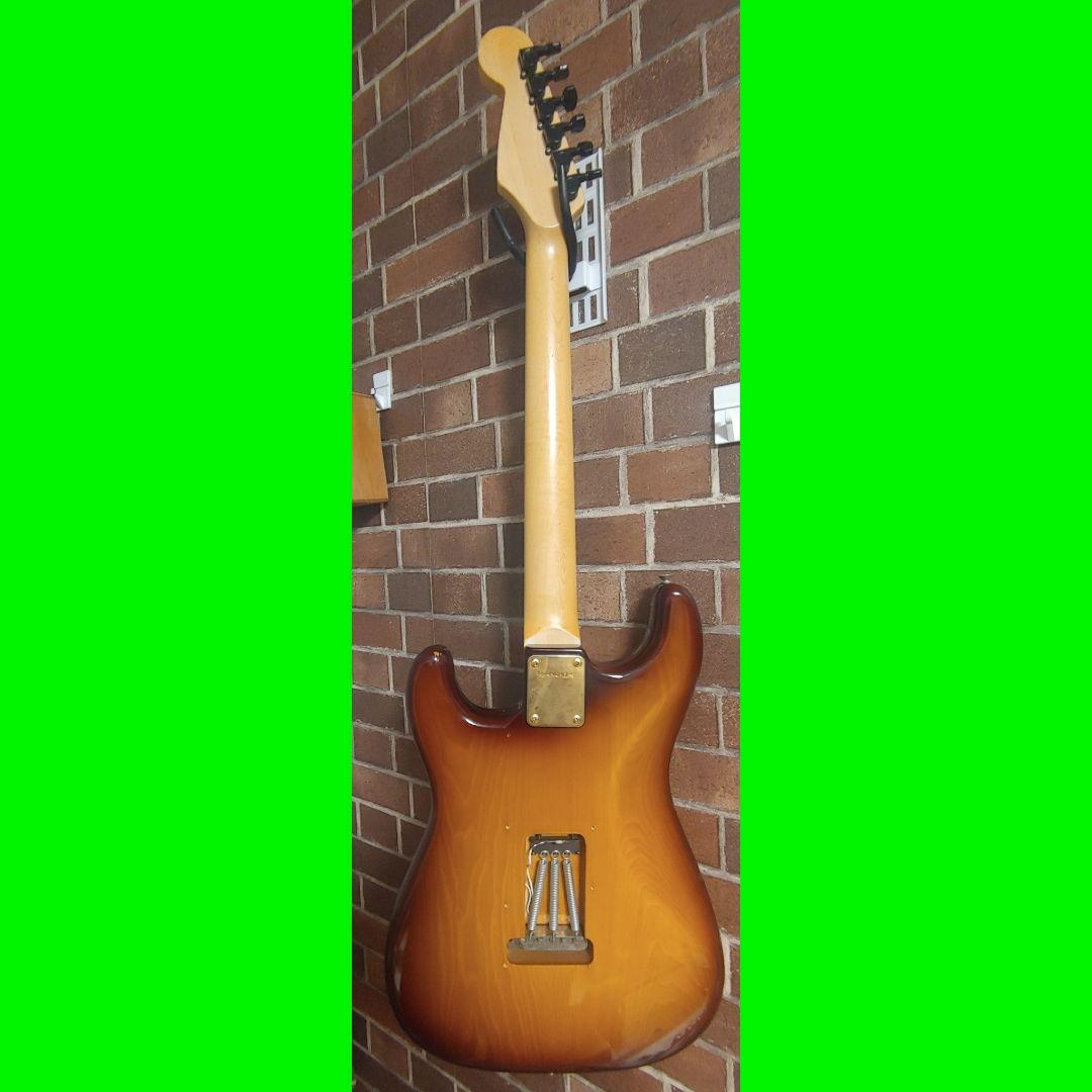 拉*孟様 日本製　フェルナンデス　ストラトタイプボディ　ネックはおまけ