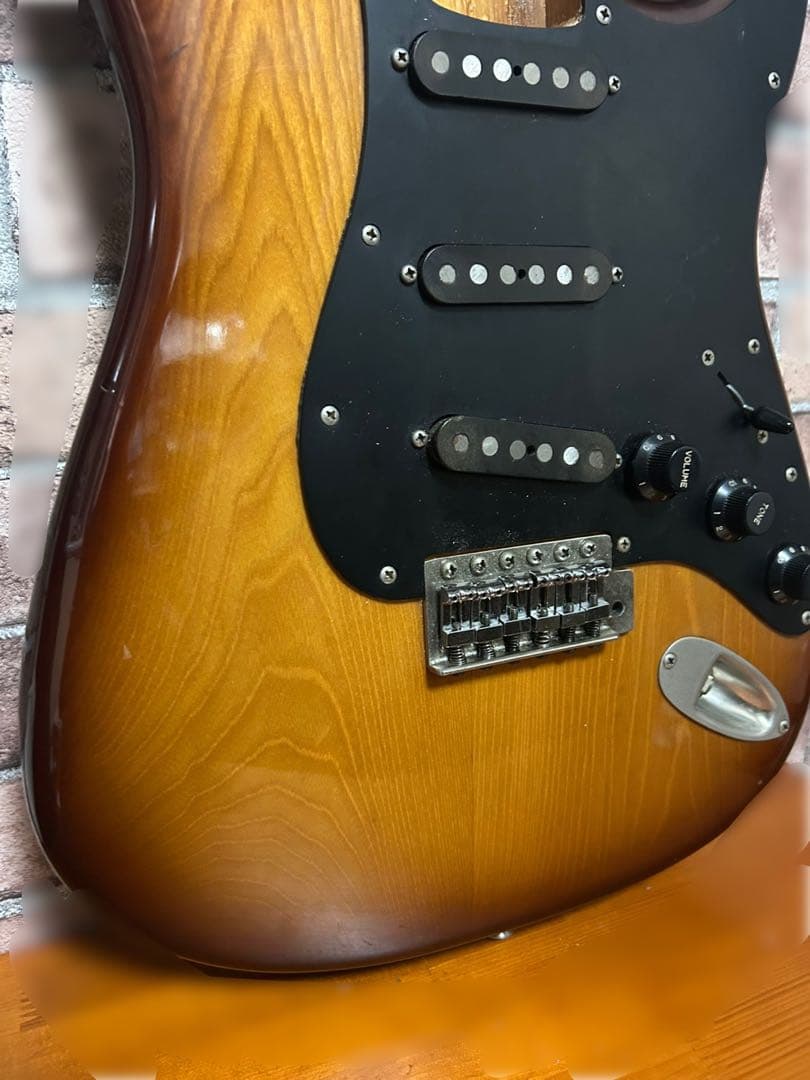 拉*孟様 日本製　フェルナンデス　ストラトタイプボディ　ネックはおまけ