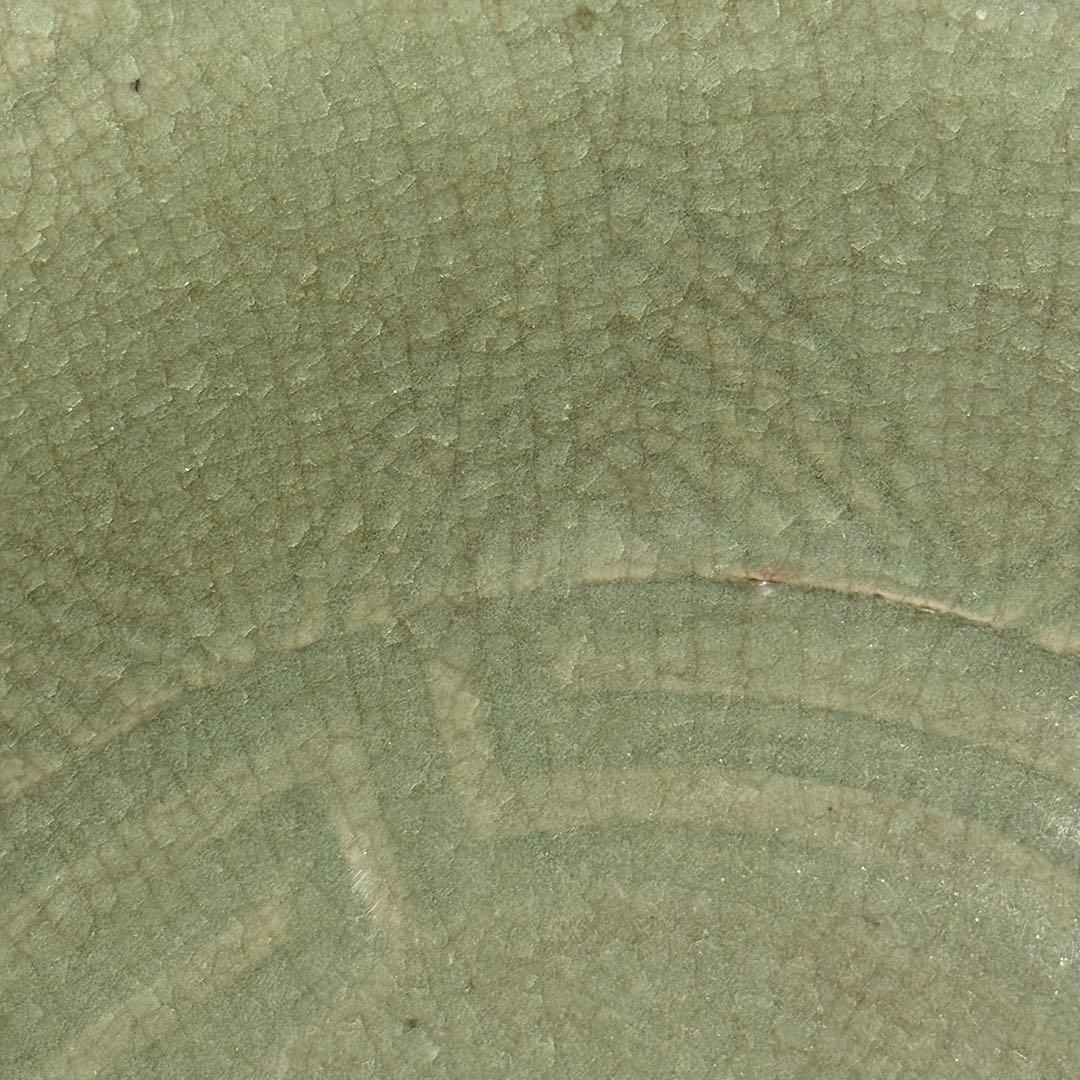 古伊万里　古波佐見　青磁陽刻大皿　共箱　1700年前後　美しい貫入　35.9cm