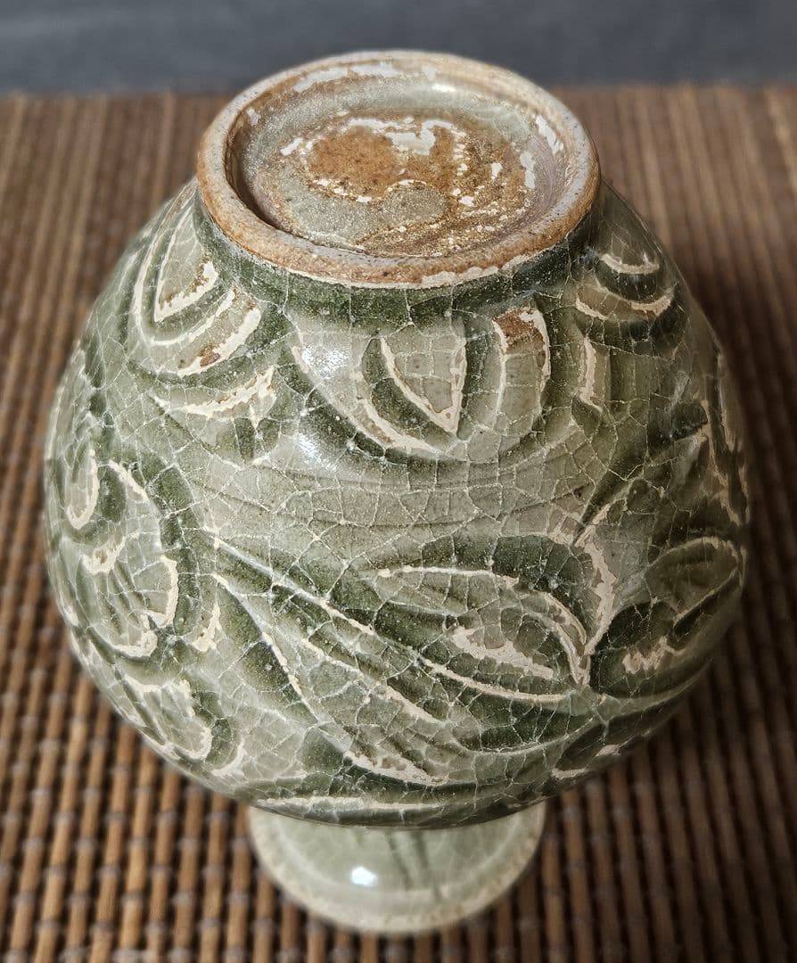 中国古美術　中国古陶磁器　中国古玩　耀州窯　青磁　陰刻　草花文様　小瓶　小壺