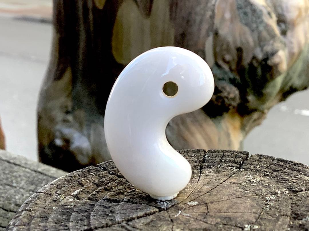 ✳極上物を守護石に糸魚川翡翠ジェダイト勾玉　白*無垢アイスジェイド氷　機械鑑別書