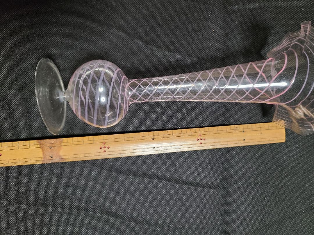 オーストリアビミニ工房によるレース吹きガラス花瓶