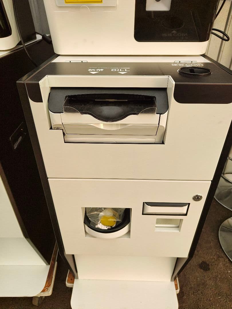 液晶　券売機　動作品！保証あり １台の値段　２台あります。 自動レジスタンド