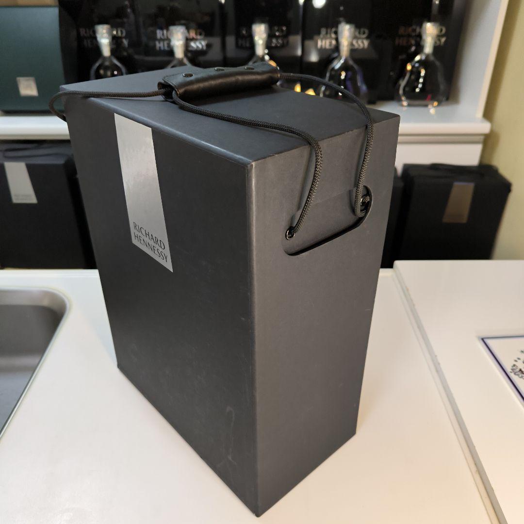 正規品のヘネシー リシャール、未開封、専用箱、外箱 、ギャランティカード付き
