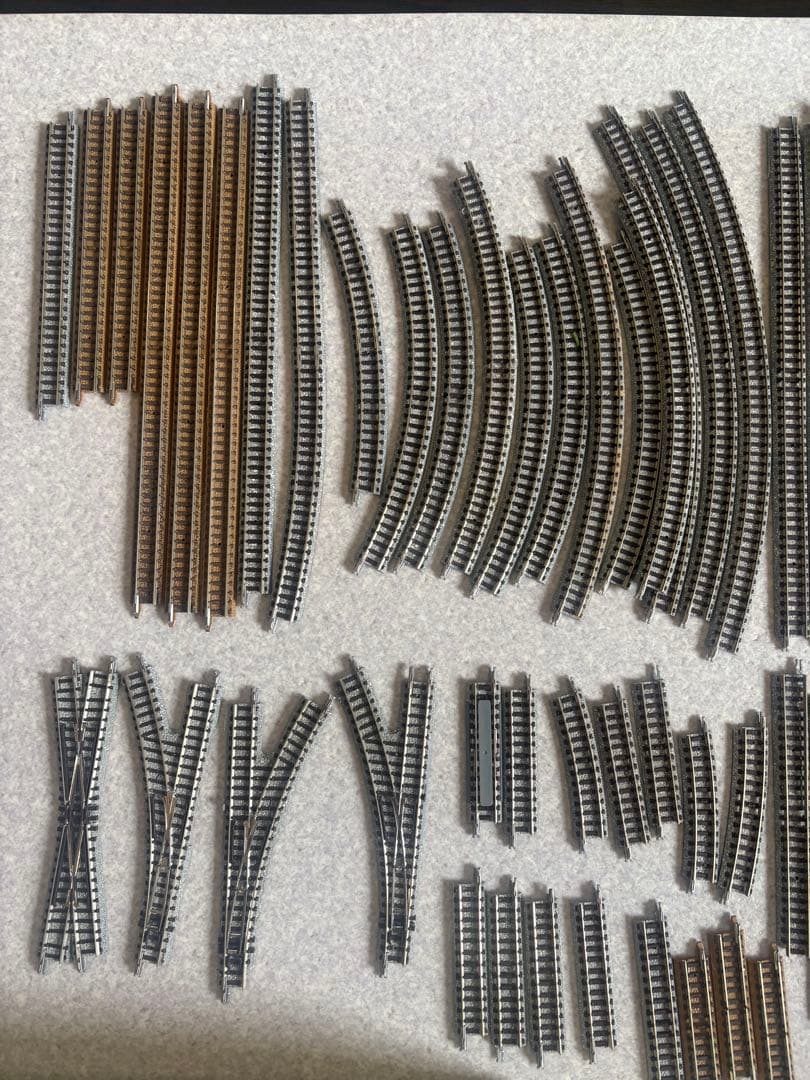 Nゲージレールセット、レイアウトサポートブックおよびカタログです。