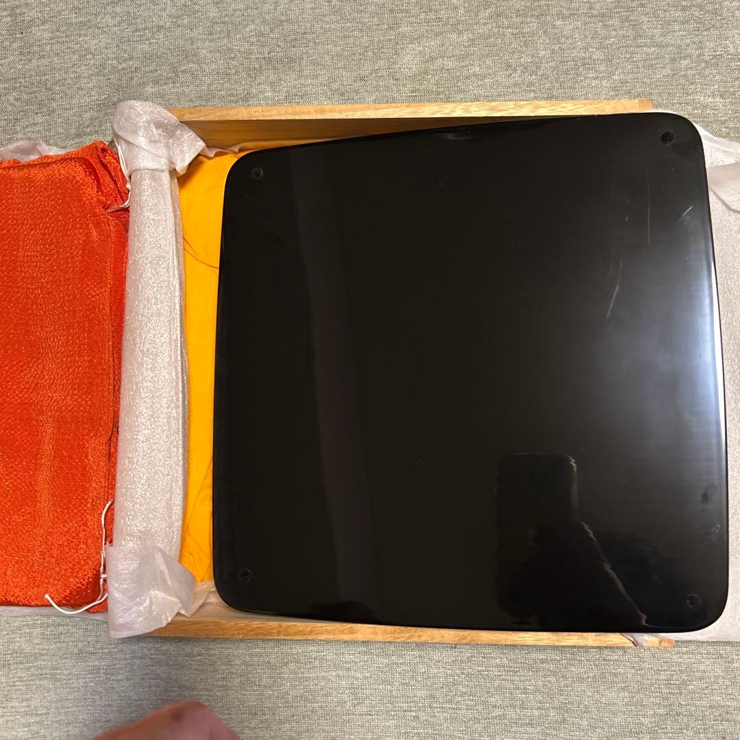 伝統的な輪島塗　黒漆の3段重箱と重台のセット